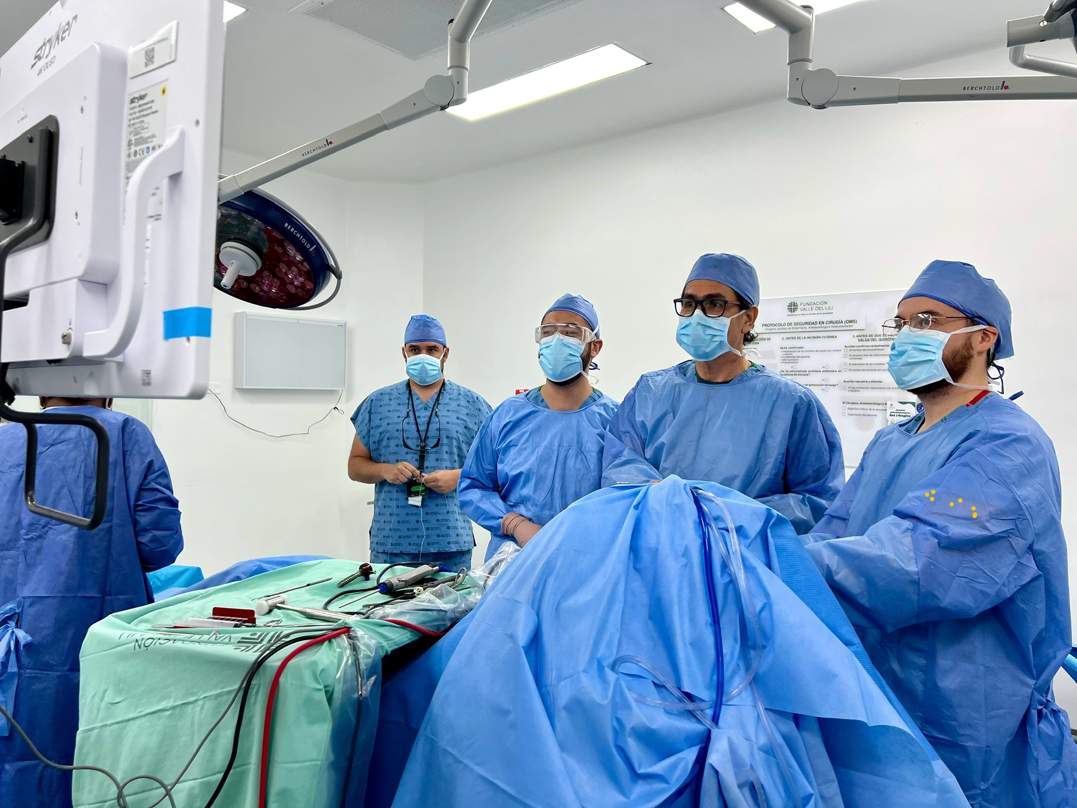 Equipo quirúrgico del Dr. Herrera